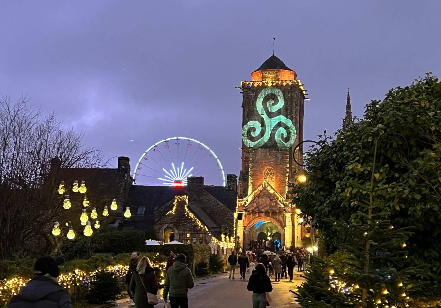 Marché de Noël et illuminations à Locronan Bretagne