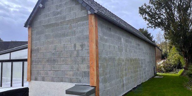 Pool-house-rear-posts